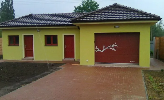 Garážová vrata - Jiří Hanáček - LOMAX partner pro Znojemsko